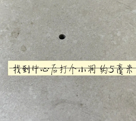 下花园瓷砖空鼓维修公司专业解答在瓷砖铺贴过程中，如果砂料搅拌不均匀，将会带来以下问题