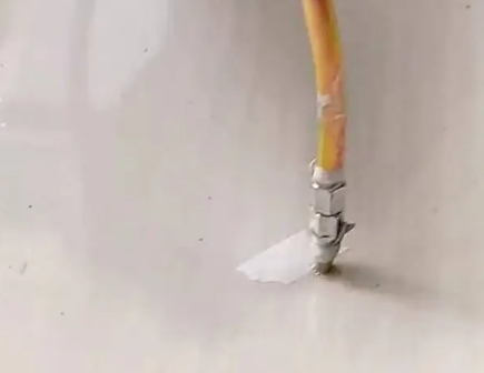 下花园瓷砖空鼓维修公司专业解答在瓷砖铺贴过程中，如果使用的砂料过粗（如全部使用了粗砂），可能会导致以下问题